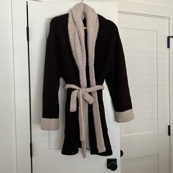 Barefoot dreams robe. Soft and cozy! Size one. - Picture 1 of 3